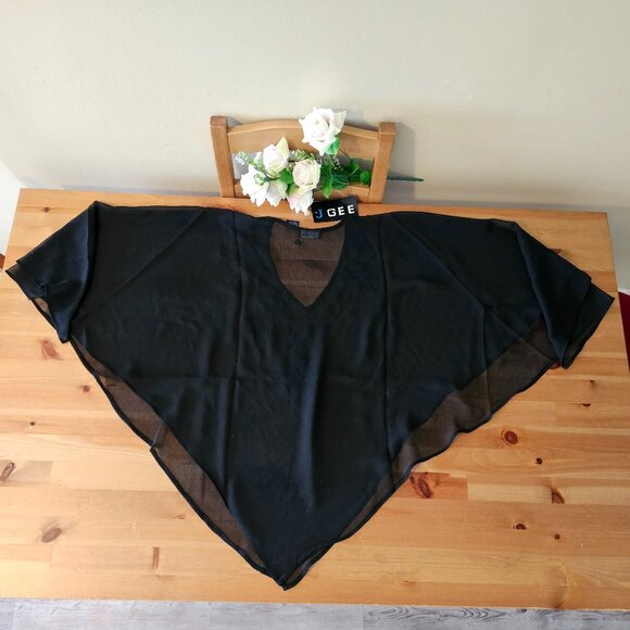 J GEE Tops - Vintage Embroidered Triangle Shawl -Black Size OS